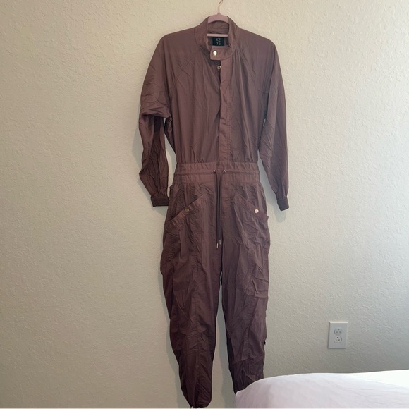 ATHLETA x Alicia Keys Utility Jumpsuit - Picture 4 of 13